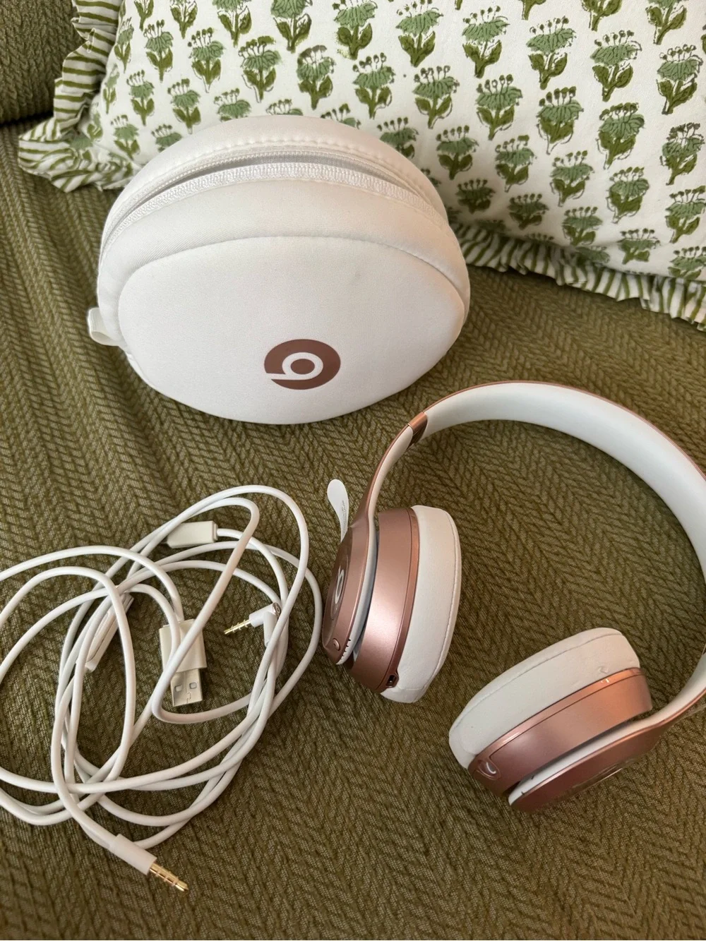 Beats Solo2 Wireless Headphones - Special Edition Rose Gold